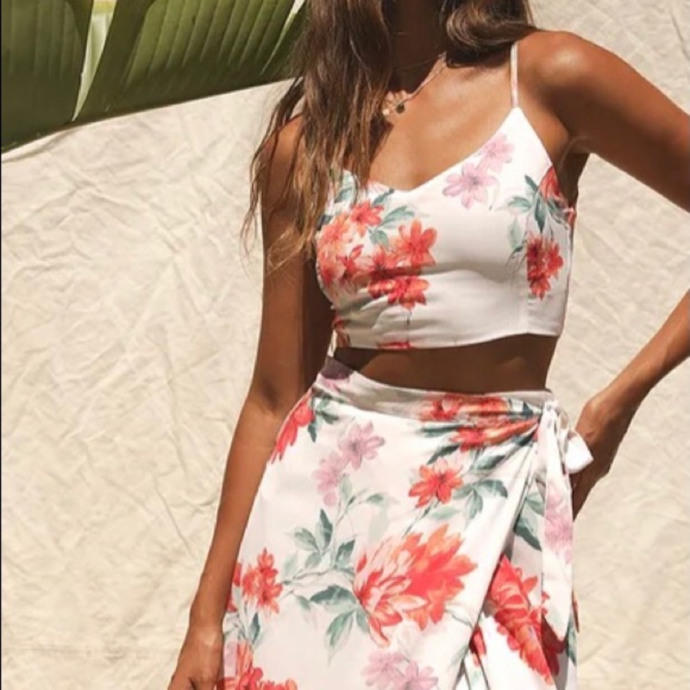 Lulu “Bloom with a View” Floral Crop Top